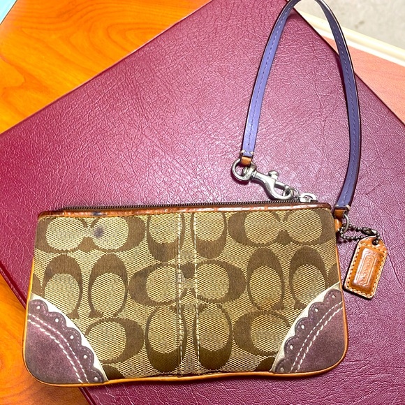 COACH RARE 🐠 HTF Vintage Wristlet - Picture 2 of 6
